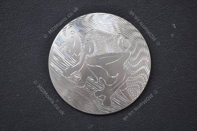 Flat silver disc with design of frog and guilloché